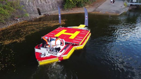 Landing pad close up, crew aboard