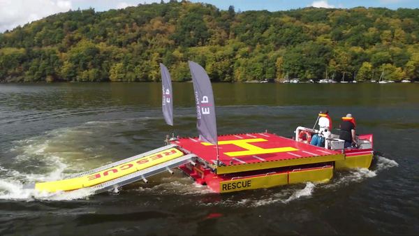 The platform with its landing pad underway